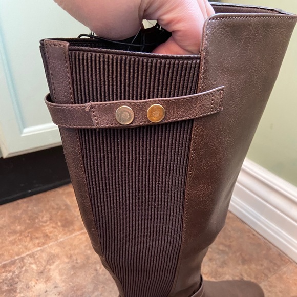 Tall brown boots - Picture 5 of 6